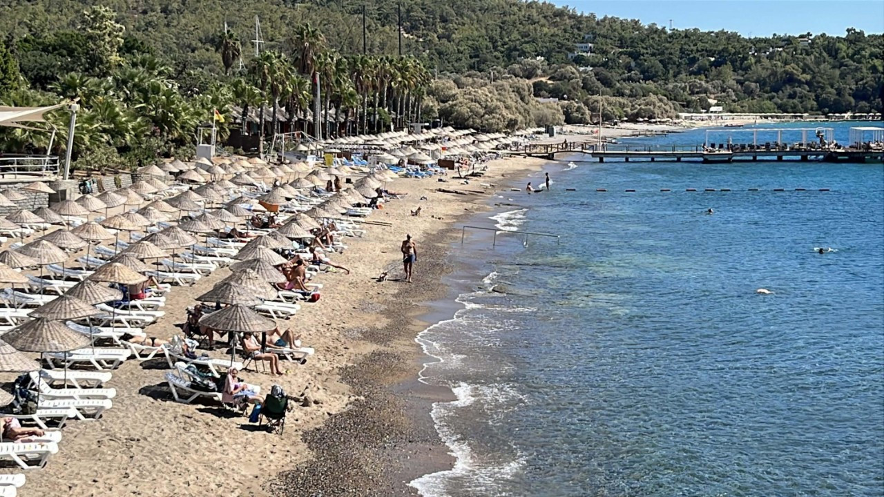 Bodrum'da hava sıcaklığı 40 dereceyi aştı, sahillerde yoğunluk yaşandı