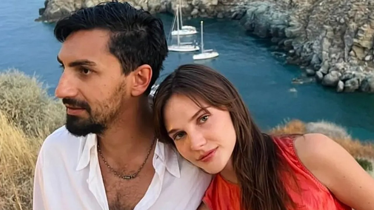 Bebek bekleyen çiftten romantik paylaşım