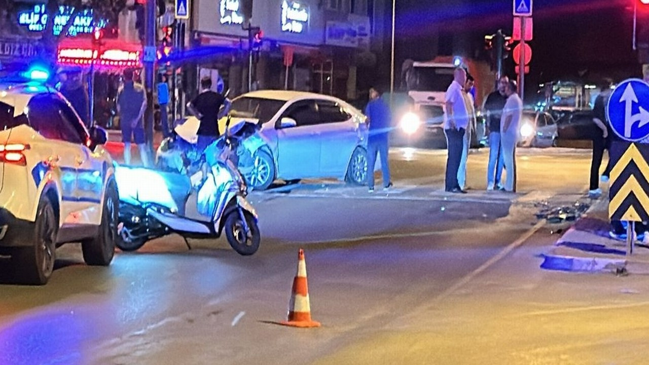 Bursa'da iki otomobil çarpıştı; 9 yaralı
