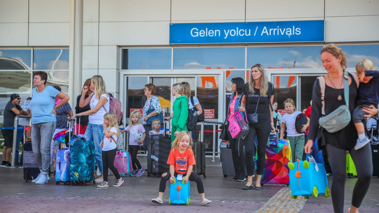 Antalya'da her 4 turistten 1'i Alman ya da Rus