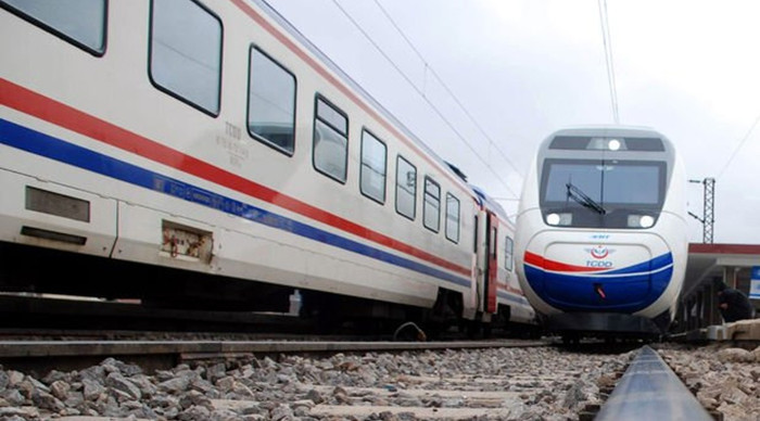 Ankara-İstanbul arasında ek YHT seferleri konuldu