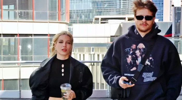 Güzel şarkıcıdan önce turne sonra düğün