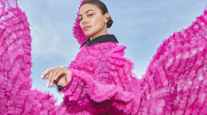 Hazal Filiz Küçükköse setlere dönüyor