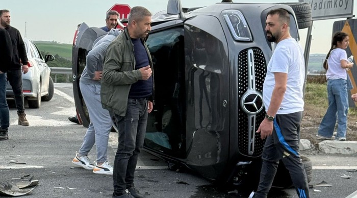 Arnavutköy'de cip ile otomobil çarpıştı: 1 ölü, 4 yaralı