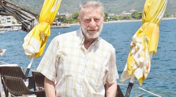 Kalça kemiği kırılan Ahmet Mekin hastaneye kaldırıldı