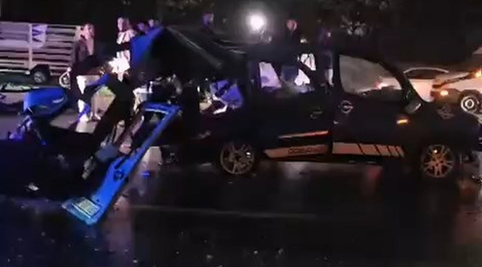 Başakşehir'de zincirleme trafik kazası: 2 ölü, 5 yaralı