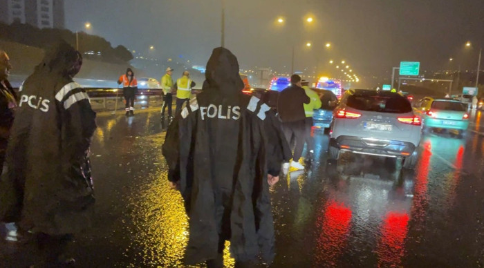 Eyüpsultan TEM Otoyolu’nda 7 aracın karıştığı zincirleme kaza: 2 yaralı