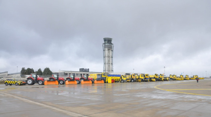 Sabiha Gökçen Havalimanı'nda karla mücadele ekipleri hazırlıklarını tamamladı