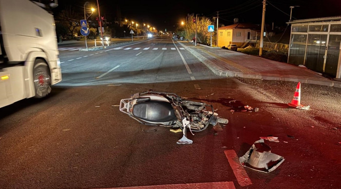Kamyonetle çarpışan motosikletin sürücüsü öldü