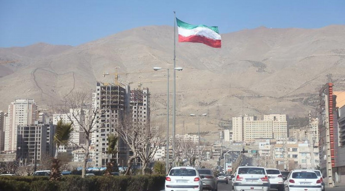 İran: "ABD-İsrail hedeflerine yaklaşık 700 füze ve 3 bin 600 İHA atıldı"