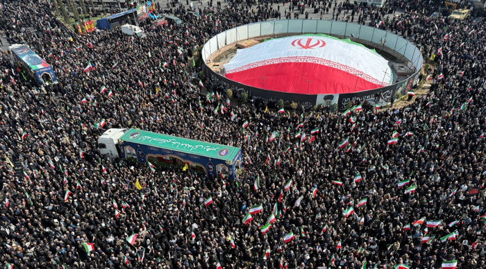 İsrail saldırısında hayatını kaybeden Laricani için cenaze töreni düzenlendi