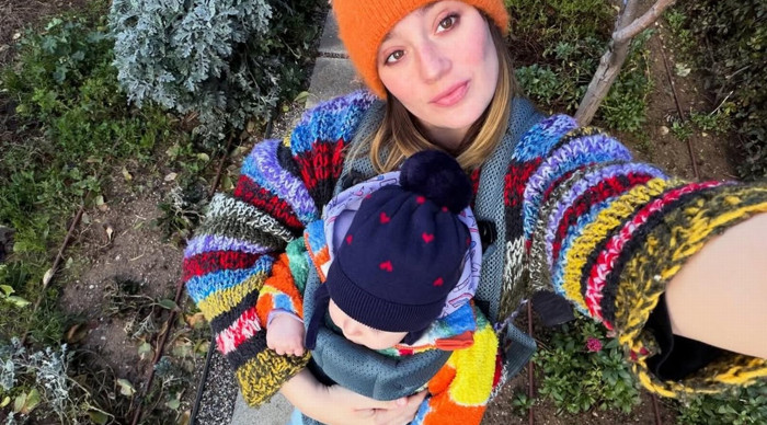 Gizem Karaca minik kızıyla portakal topladı