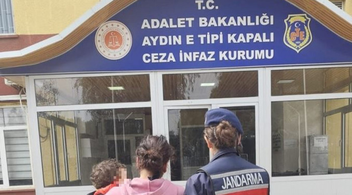 20 yıl hapis cezası bulunan kadın, kucağında bebeğiyle cezaevine girdi