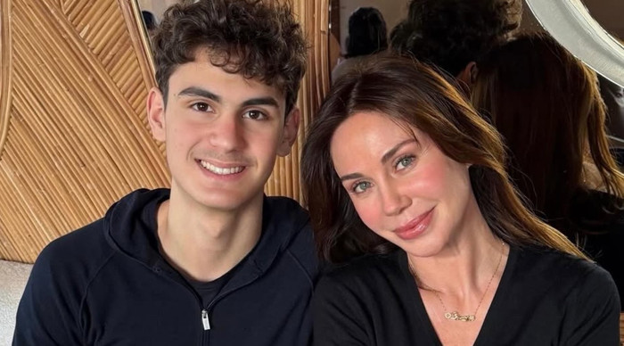 Demet Şener oğluna koştu