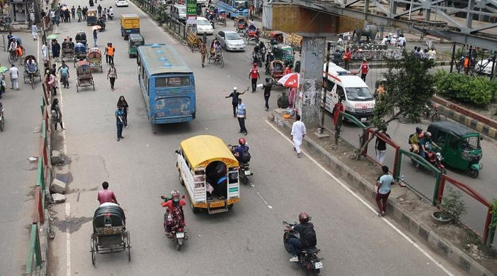 Bangladeş'te otobüs ile tren çarpıştı: 12 ölü, 26 yaralı