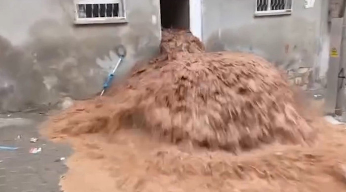 Şanlıurfa’da selin vurduğu evdeki kiracı: "Çocuklarımızı güçlükle çıkardık"