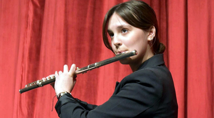 Zeynep Ece, Fransa'daki flüt yarışmasında birinci oldu