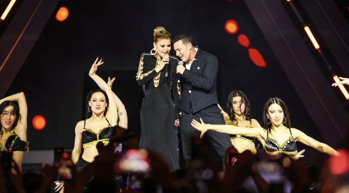 Gülben Ergen ve Mustafa Sandal’dan sahnede sürpriz düet