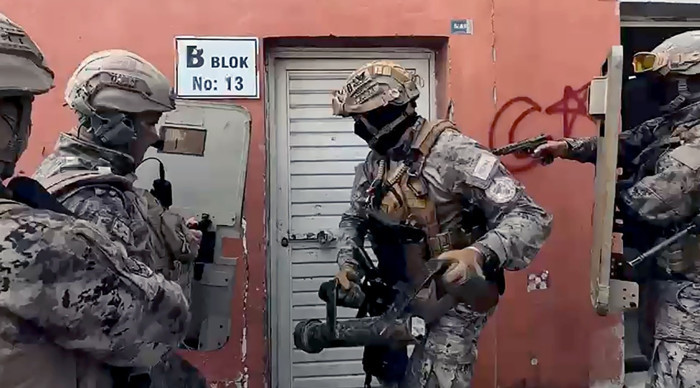 Uyuşturucu hap üretilen depoya operasyon: 9 gözaltı