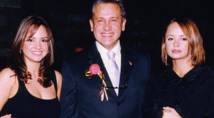 Neco'dan kızlarına sitem