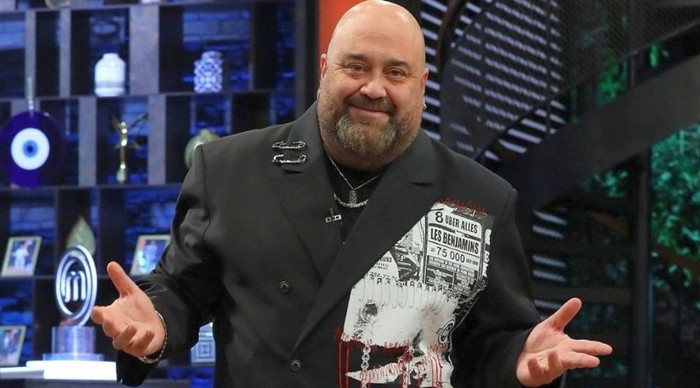 Hakkında gözaltı kararı verilen Somer Sivrioğlu Türkiye'ye dönüyor