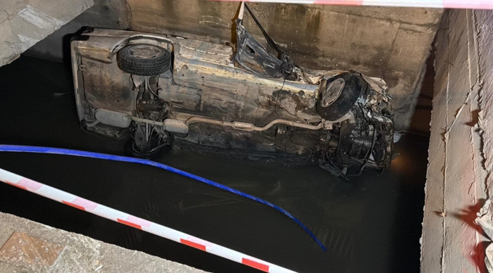 Eskişehir'de virajı alamayan otomobil 5 metre yükseklikten sulama kanalına düştü