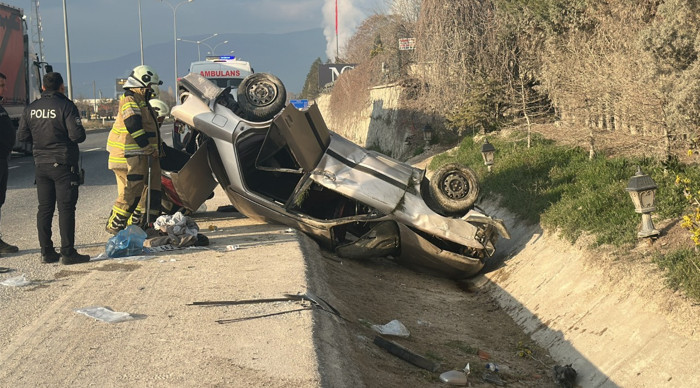 Kütahya’da takla atan otomobildeki 5 kişi yaralandı