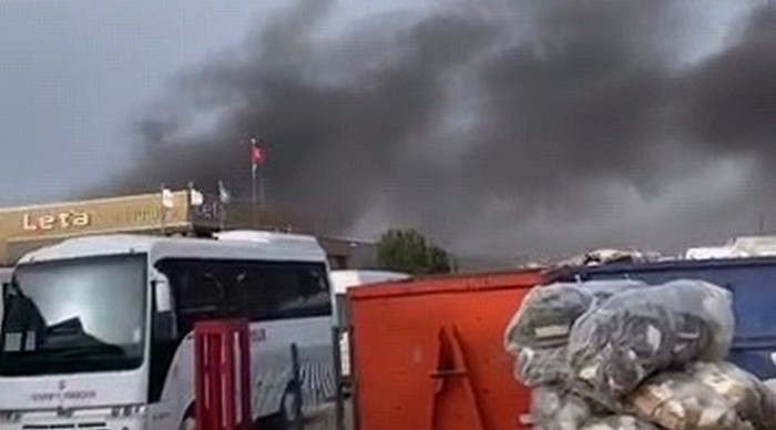 Mobilya fabrikasında çıkan yangın söndürüldü