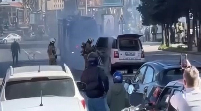 Şişli'de trafiği kilitleyen olay! Alev alev yandı