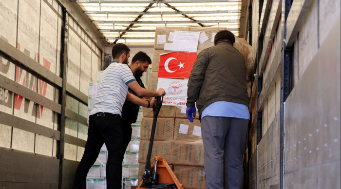 İran’a 6 yardım TIR’ı daha gönderildi