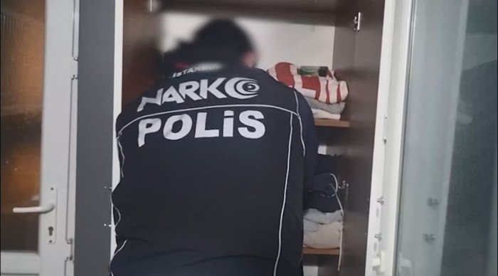 İstanbul'da eğlence mekanları ve çevresinde uyuşturucu satanlara operasyon