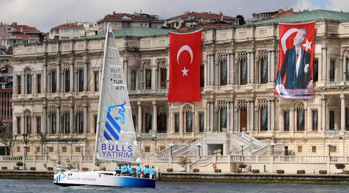 Bulls Yatırım Yelkenli Takımı kupayla döndü