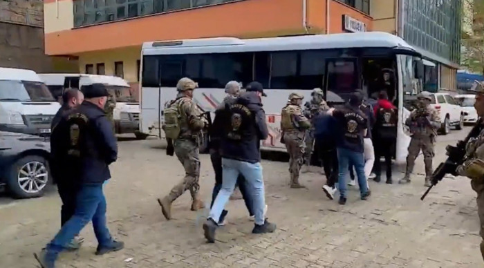 22 ilde 'suç örgütü' operasyonlarında 23 tutuklama