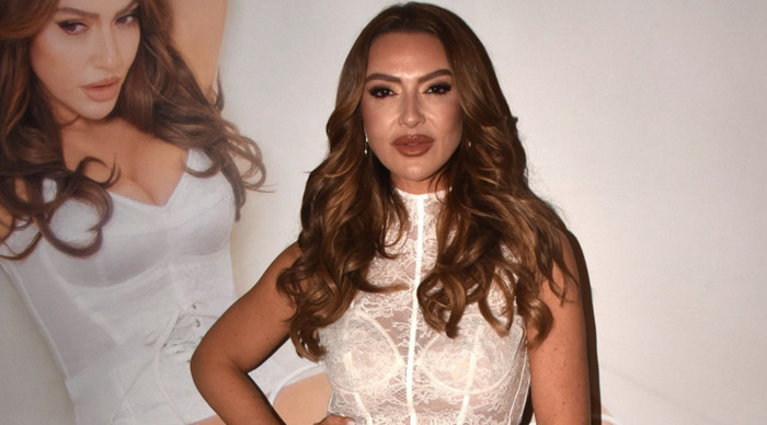 Dostları Hadise'yi yalnız bırakmadı