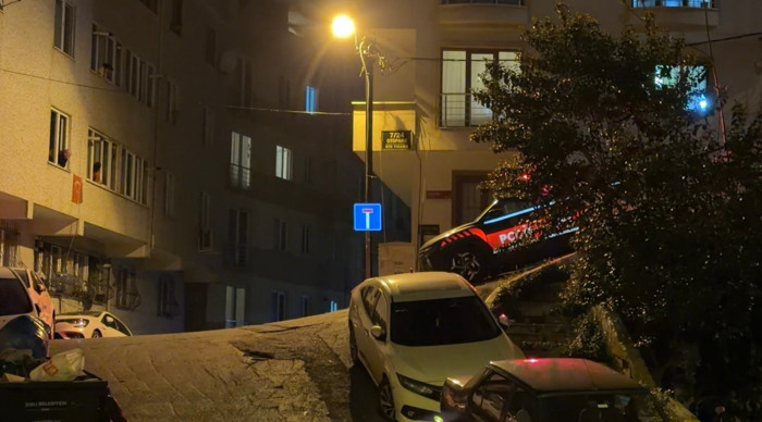 Şişli’de konuşmak için gittiği eşine ateş açtı; mermer parçaları kadını yaraladı