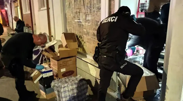 'Kadına şiddet' ihbarına giden polis, 3 milyon liralık kaçak ürün ele geçirdi