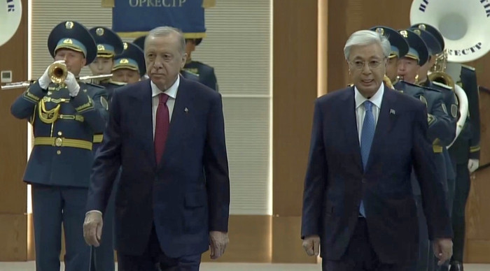 Cumhurbaşkanı Erdoğan, Kazakistan'da resmi törenle karşılandı
