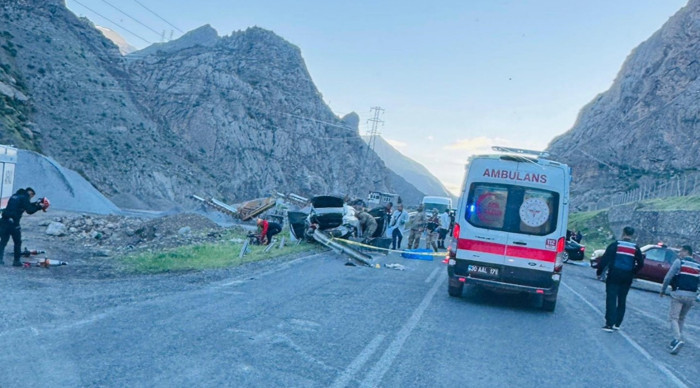 Düğün dönüşü kaza; 1 ölü, 3 yaralı