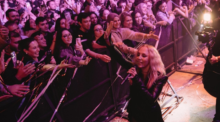 Sertab Erener'in İstanbul konserine sevenlerinden yoğun ilgi