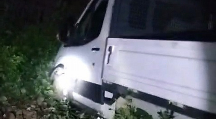 Kamyoneti şarampole uçan sürücü, alkol testini reddetti; 150 bin TL ceza kesildi