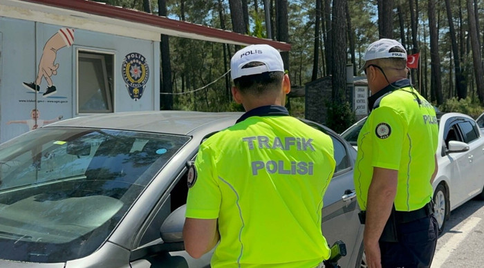 Marmaris ve Datça'ya toplam 40 bin araç girişi oldu