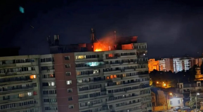 Romanya'da apartmana Rus İHA'sı düştü: 2 yaralı