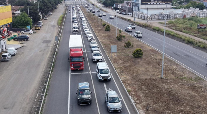 Tatilin son gününde Tekirdağ-İstanbul kara yolunda araç yoğunluğu
