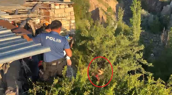 Tedaviyi reddedip kaçtı, dere yatağına düşerek ağaçta asılı kaldı!