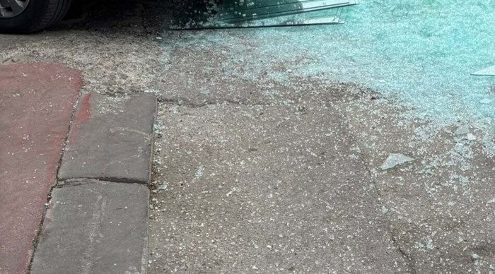 Üzerine cam devrilen genç, hayatını kaybetti