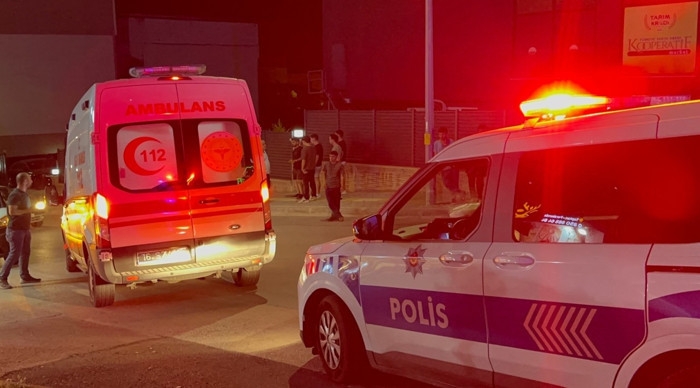 Kafede tartıştığı kişiyi tabancayla bacağından vurup kaçtı