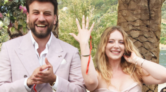 Hayal Köseoğlu ile Nezir Çınarlı Bodrum'da nişanlandı