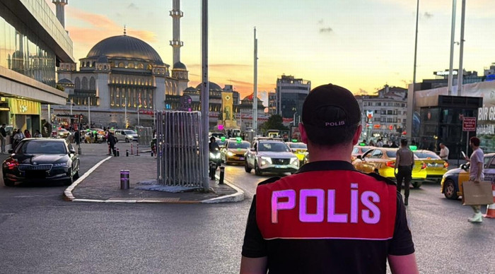 Taksim'de helikopter destekli 'Huzur İstanbul' denetim