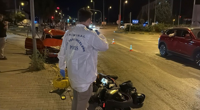 Otomobille çarpışan motosikletin sürücüsü ağır yaralandı