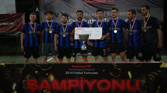 Yemeksepeti Express 25’inci Yıl Futbol Turnuvası’nın şampiyonu ‘Saatte 3’ takımı